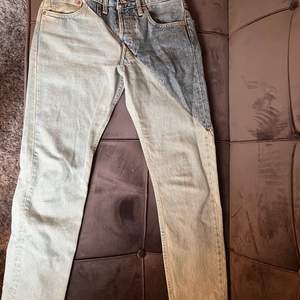 VETEMENTS X Levis jeans som ej finns att få tag på längre. Nypris 7000kr. Använda 1 gång