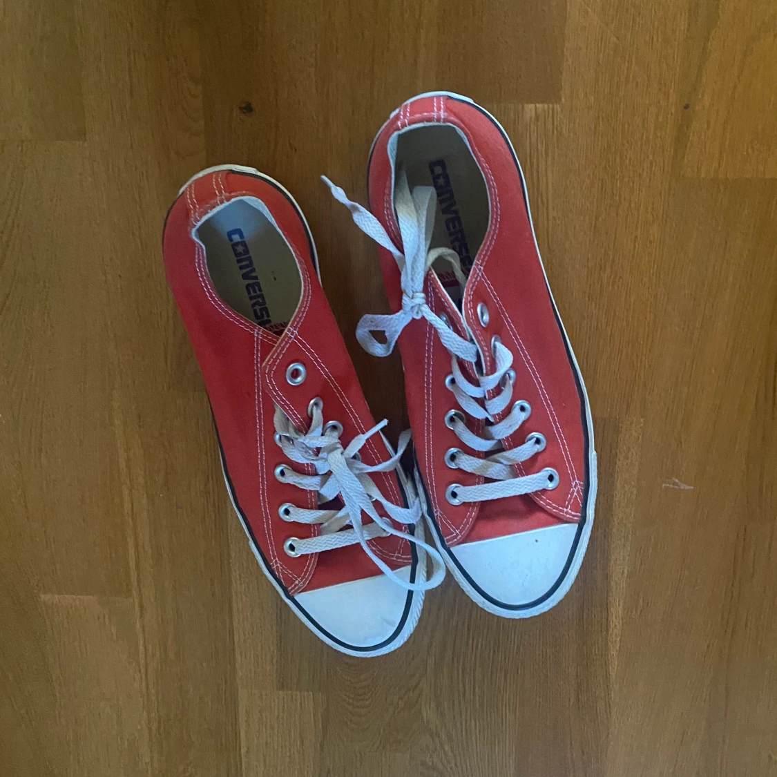 orangea converse 