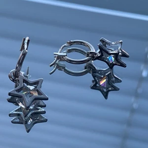 Handgjorda örhängen  - GRATIS FRAKT💖@bladhsmycken på Instagram 