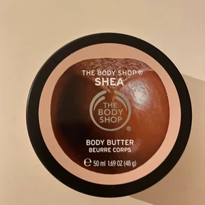 Body butter  - Oanvänd body butter från The BodyShop. 75kr. Shower creme, 45kr. Köp båda för 100kr
