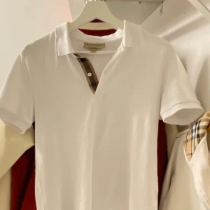 Burberry piké - Använd några gånger, säljer pga den är för liten på mig just nu. Det är strlk XS men passar även S