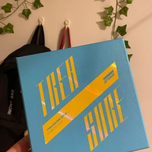 Ateez album - Ateez treasure ep.3, photocards not included, photos are a bit sticky on some parts on the back thanks so bad tape (did it when I was a baby kpop Stan 😭) you can choose if you want them or not 
