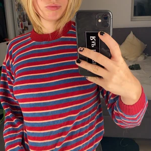 Randig tröja  - Säljer denna super mysiga randiga tröja väldigt mjuk!💖💖köpt secondhand💖💖