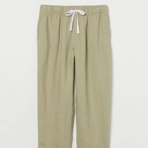 Hm linnebyxor  - Intressekoll på min jättefina linnebyxor från hm som tyvärr blivit lite förkorta för mig som är 1,74! Använda ett fåtal gånger och har inga slitningar! Nypris 300kr! Vid frågor eller fler bilder kom privat! Köparen står för frakt!💓