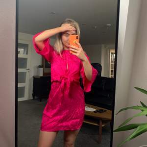 Supergullig rosa sommarklänning från Gina tricot💓 aldrig använd! Frakt tillkommer🌟