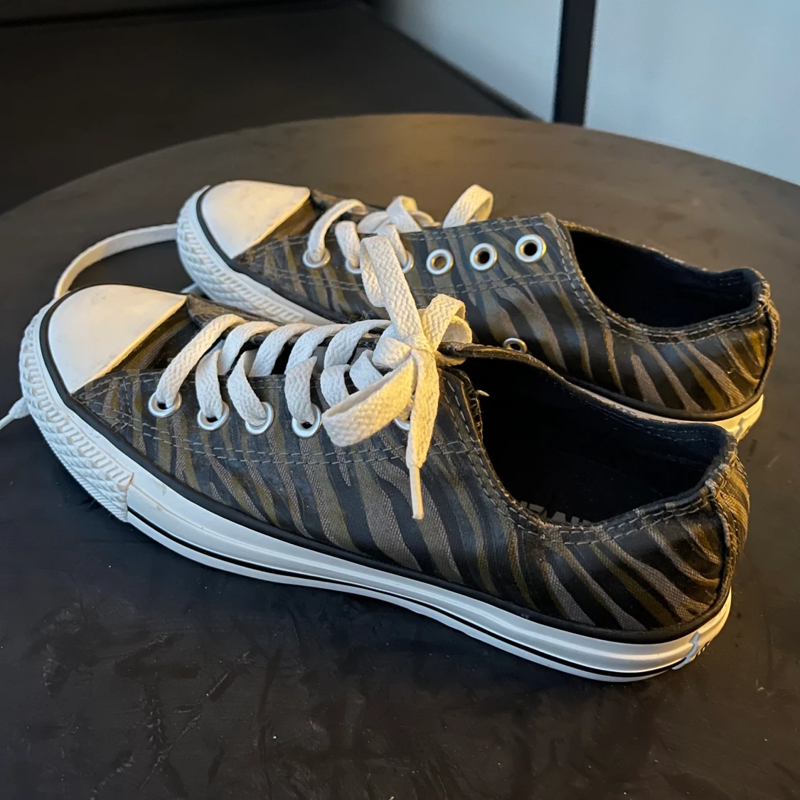 Helt nya zebra Converse 37,5 - 90