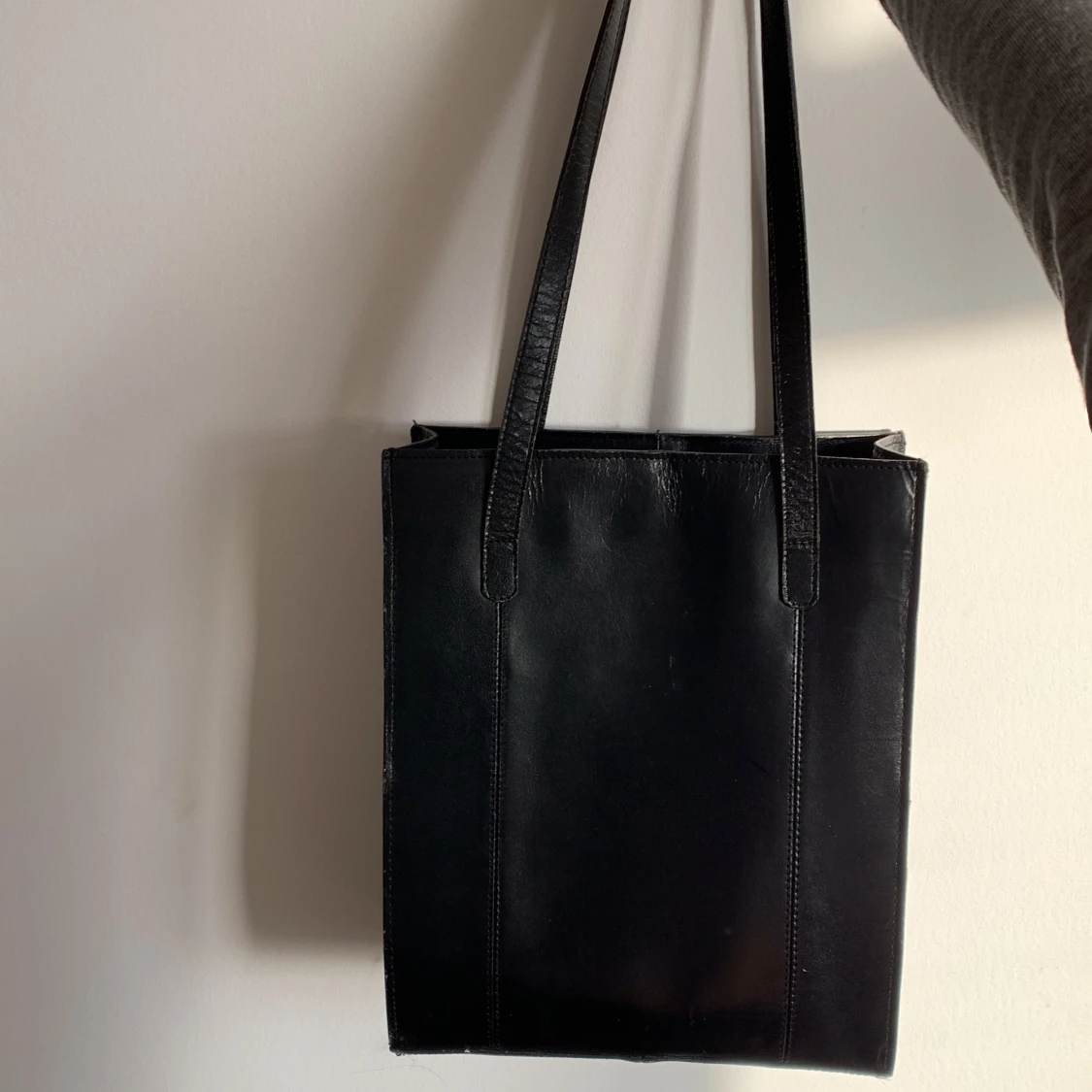 Håndtaske i sort læder 