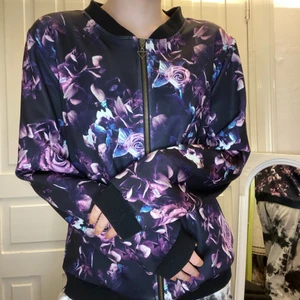 Tröja - Super söt tröja, vid köp av fler plagg kan jag fixa paket pris :-)