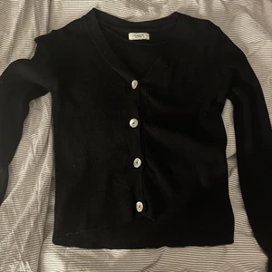 Svart topp - Ribbad topp köpt på Vera Moda. Fint skick 