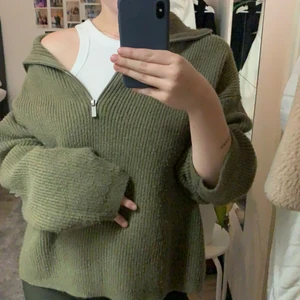 stickad tröja - väldigt fin stickad tröja från Hm. Bara använd någon gång 