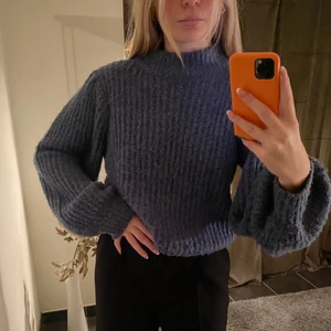 Stickad tröja - Fint skick!  Köparen står för fraktkostnaden ❤️ 