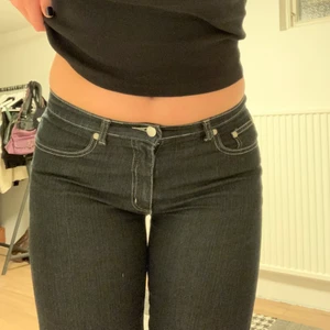 Lågmidjade jeans  -  Lågmidjade straight jeans 