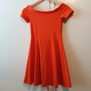 Mini klänning storlek S - Har använt 2- 3 gånger ... kan passa till en XS . NY PRIS 300 kr aprox 