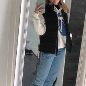 Vit hoodie - Vit hoodie, kommer tyvärr inte ihåg märke, lite nopprig