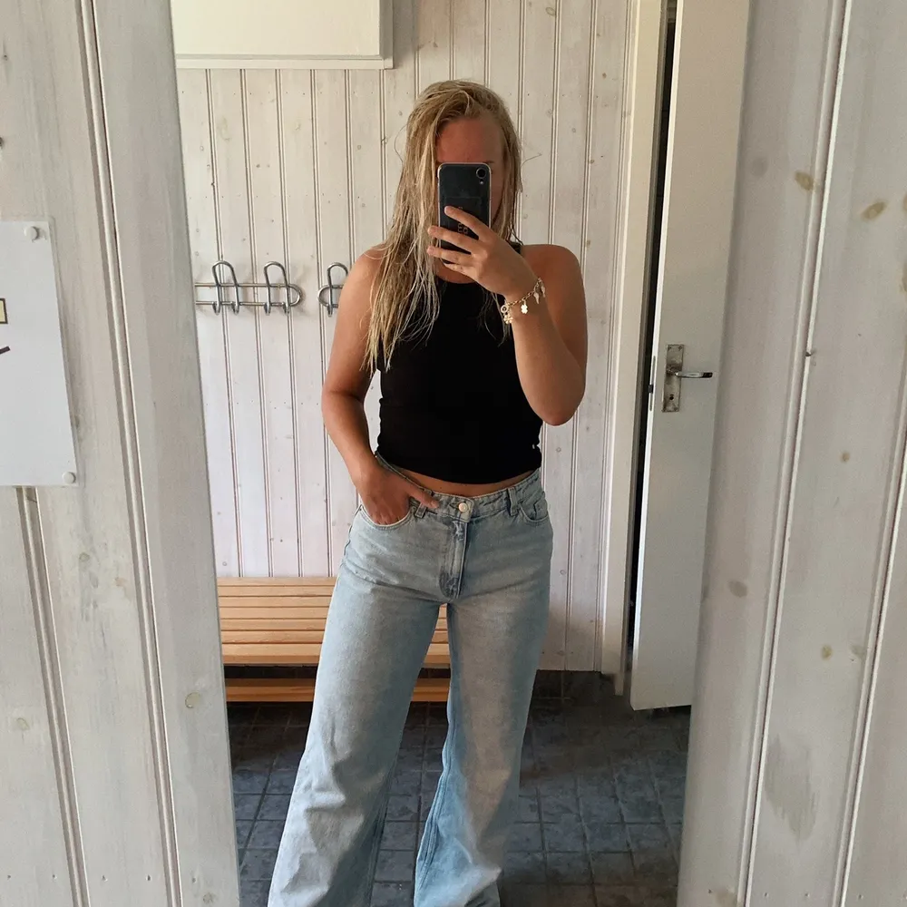 Vida jeans från monki, storlek 40. Jeans & Byxor.