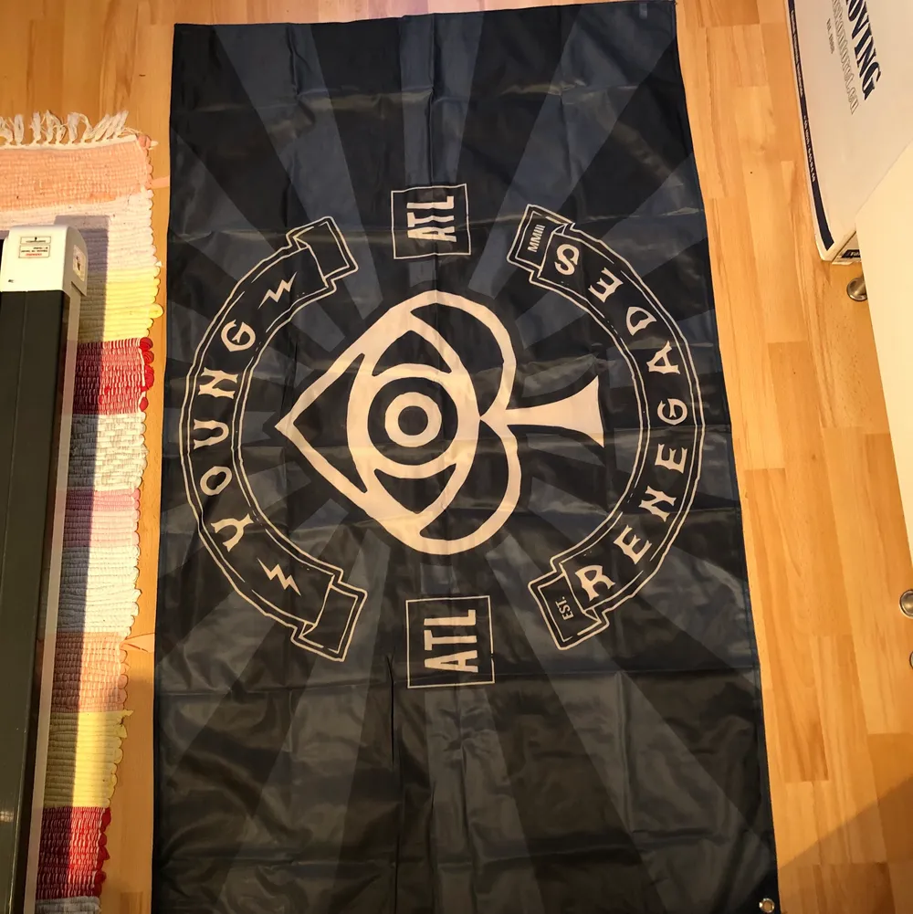all time low young renegades official merch flag bought in concert. Övrigt.