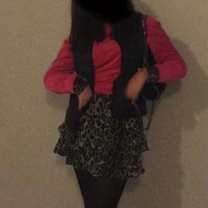 Klänning - Klänning från Gina. Kan användas som kjol också. Sprsamt använd. Storlek 36💕