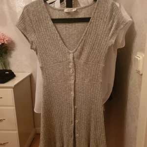 Klänning  - Stl s. Använd 1g. 
