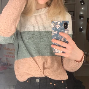 Stickad tröja Only - Stickad tröja från Only i storlek XS. Använd en gång och i nyskick. 80 kr✨