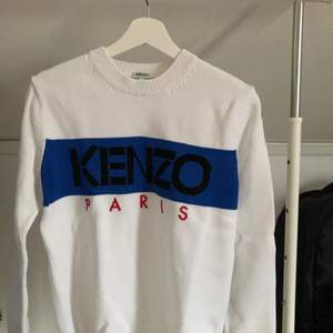 Stickad Kenzo tröja, sälj då jag inte använt den på ett väldigt bra tag, köpt i Marbella el corte ingles puerto banus 
