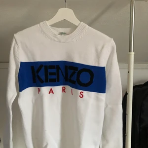 Kenzo - Stickad Kenzo tröja, sälj då jag inte använt den på ett väldigt bra tag, köpt i Marbella el corte ingles puerto banus 