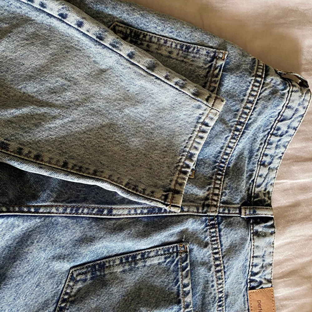 Säljer nu mina Dagny jeans från Gina tricot då dem kommit till användning endast 1 gång! . Jeans & Byxor.