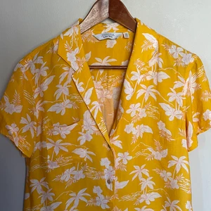 Croppad hawaiiskjorta &Other Stories - Strl 34. Fint skick! Lös passform och kortare midja. 55% lyocell, 45% viskos.