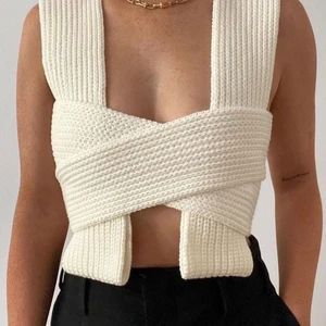 Stickad topp - En exakt dupe på ”Simonette nanu top”. One size. Tredje bilden är min. Köparen står för frakten🤍