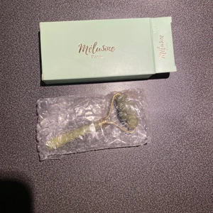 Roller  - Jade roller för ansiktet. Aldrig använd 