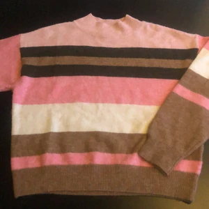 Tröja - Tröja med olika färger från H&M. Frakt tillkommer. Skriv till mig privat om du är intresserad :)