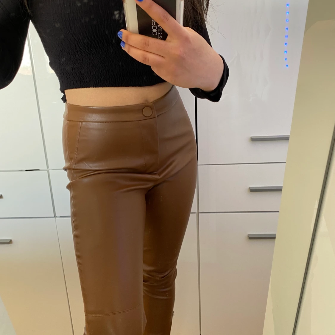 Bruna skinbyxor ifrån Zara storlek M