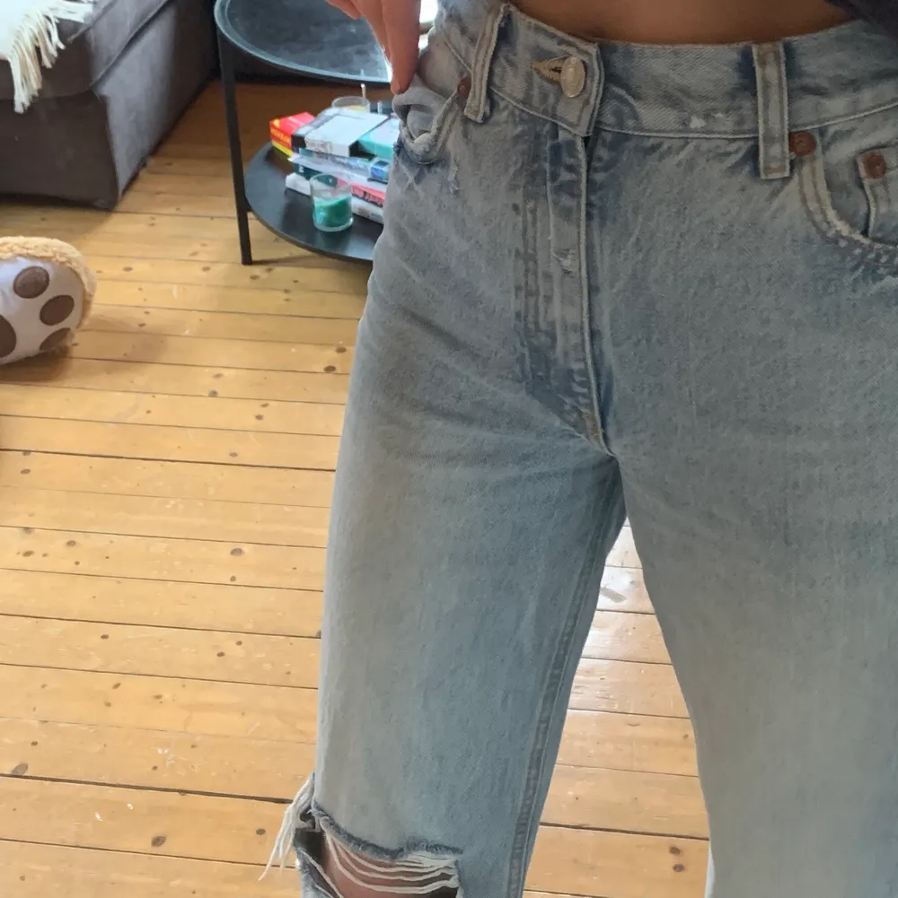 Ett par jeans från zara💗 Slutsålda💗 Jätte bra skick💗. Jeans & Byxor.