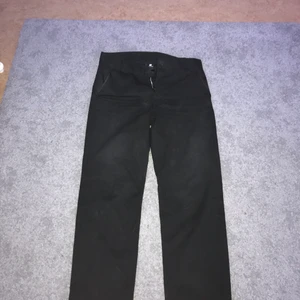 Sweet sktbs byxor - Sweet sktbs chinos från junkyard. Raka och vida i modellen. Storlek 32. budgivning!