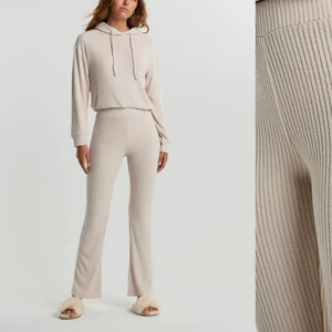 Byxor🥰 - Säljer dessa byxor från gina tricot. Aldrig använda🥰