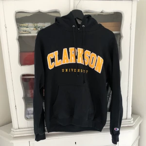 Clarkson University Vintage Hoodie S/XS - Väldigt fin vintage champion hoodie. Passar XS/S. 