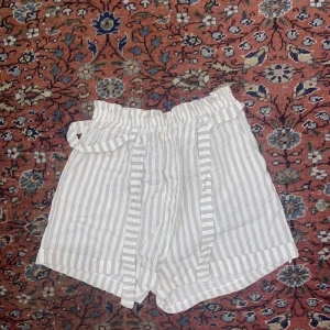  Beige striped shorts  - URGENT sale, cash or card payments accepted, shipping not included in the advertised price