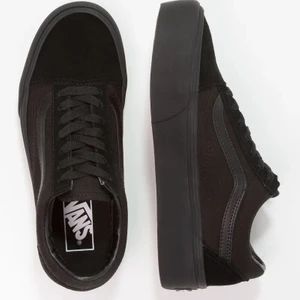 Svarta Vans med platå - Helt oanvända pga. Fel storlek!