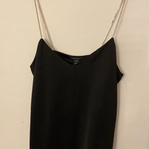 Linne med fina band - Fint linne med glitterstenar som band i storlek S, ej använd! 