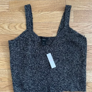 Stickat linne från Lindex🤍 - Stickat, grått linne från Lindex. Helt oanvänt med prislapp kvar.🤍