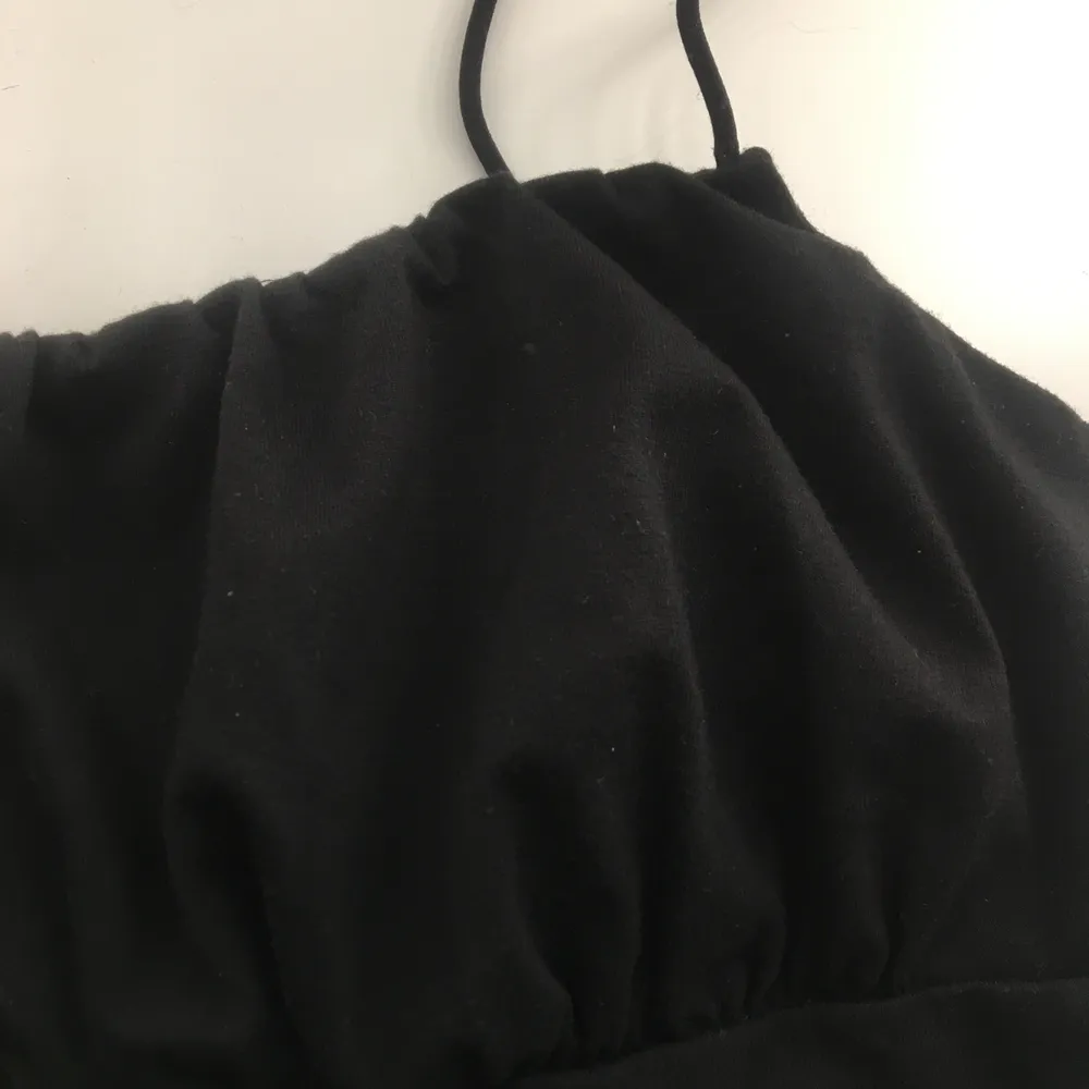 Superfint svart linne, använt några gånger🦋 säljer då jag har för många liknande. Toppar.