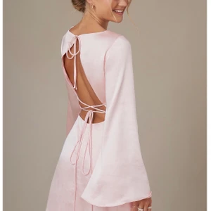 Sommar klänning - Super fin sommar klänning med öppen rygg. 