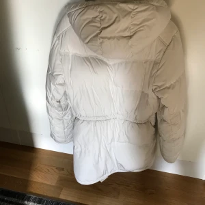 Vit boomerang  - Vit boomerang i storlek s/m använt men j väldigt fint skick. 