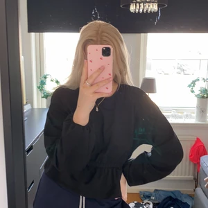 Tröja - Tjock tröja men volanger från nakd, som oanvänd