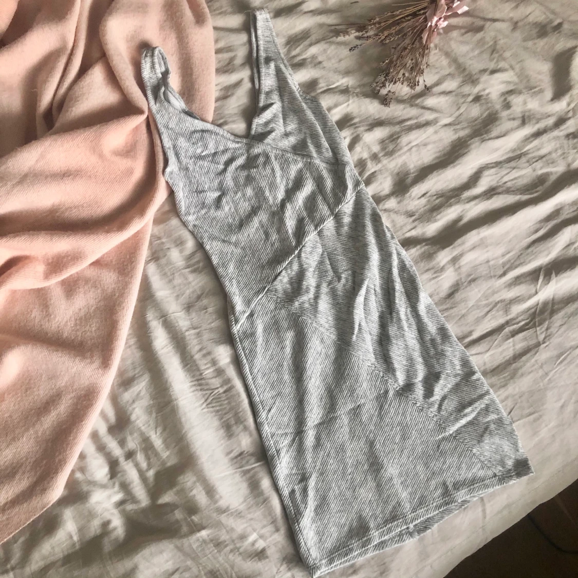 Grå tight klänning BERSHKA XS