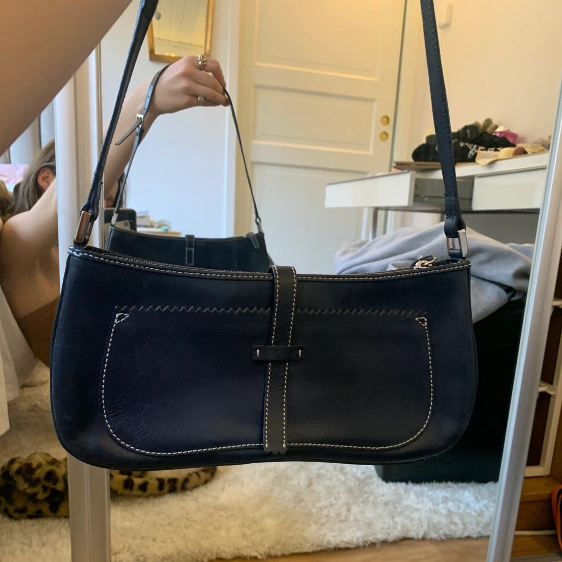 Mörkblå väska - 90