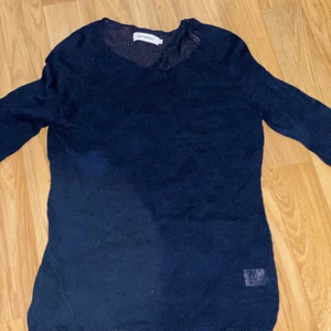 Tröja, skinnjacka  - Tröja 100 kronor, skinnjacka 100 kronor stl small/medium 