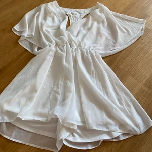 Jumpsuit - Fin luftig vit oanvänd jumpsuit