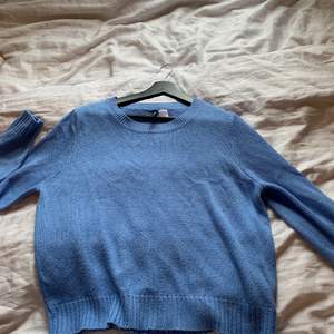 Super skön blå tunn tröja som jag inte andvänder längre, köpt på hm!💓