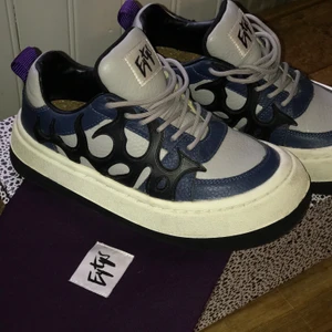 Eytys  - Eytys i nyskick då de endast är använda 2 gånger, de finns inte längre på hemsidan, nypris 2200