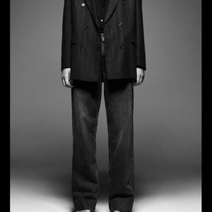 Zara jeans  - Säljer dessa populära zara jeans. Använd endast 1 gång så de är som nya! Storlek 36. Buda! 